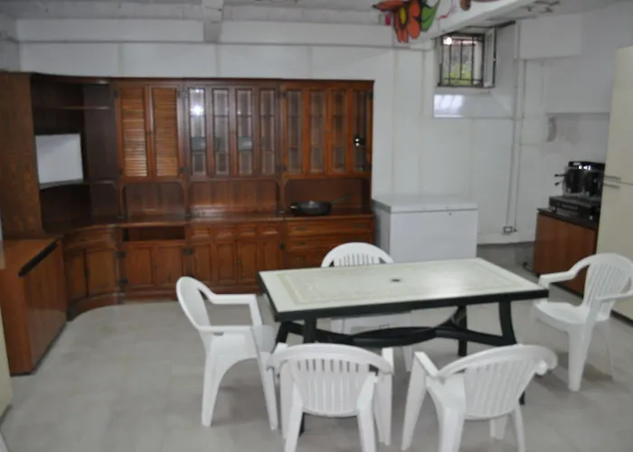 Hostel Experience - Age Limit 18-28 Neapol