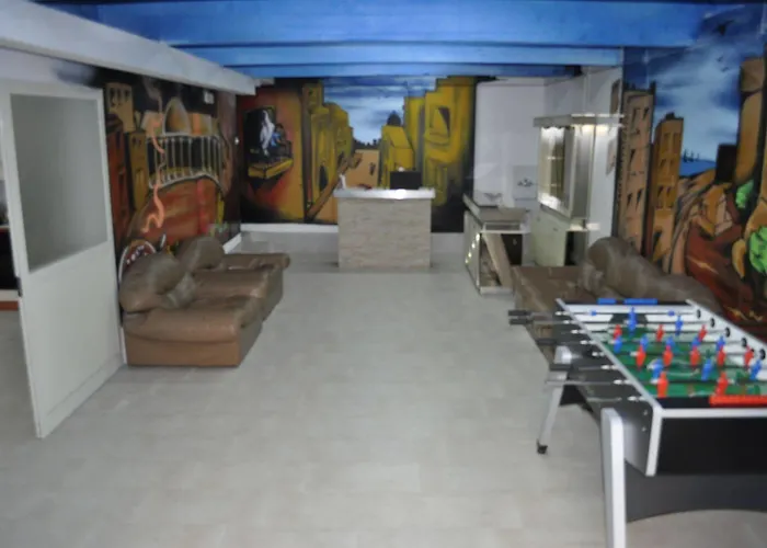 Hostel Experience - Age Limit 18-28 Neapol