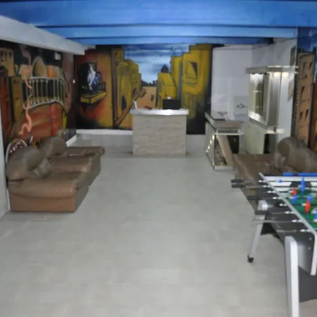 Hostel Experience - Age Limit 18-28 Neapol